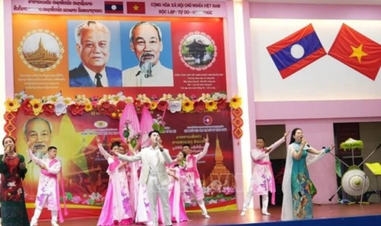 Art show in Laos honours President Ho Chi Minh on 135th birthday